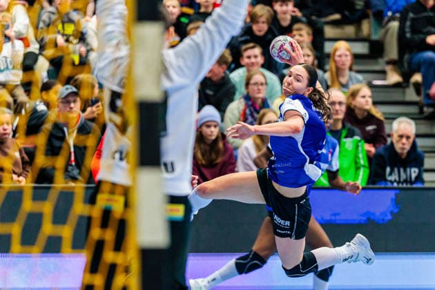v.l. Barbara Viktoria Gyoeri (BSV Sachsen Zwickau, 54), Nuria Bucher (HSG Blomberg-Lippe, 21) GER, HSG Blomberg-Lippe vs. BSV Sachsen Zwickau, Handball, 1. Bundesliga Frauen, 15. Spieltag, 31.01.2026 GER, HSG Blomberg-Lippe vs. BSV Sachsen Zwickau, Handball, 1. Bundesliga Frauen, 15. Spieltag, 31.01.2026 Blomberg Copyright: xEibner-Pressefoto JanxRollingerx EP_JSK