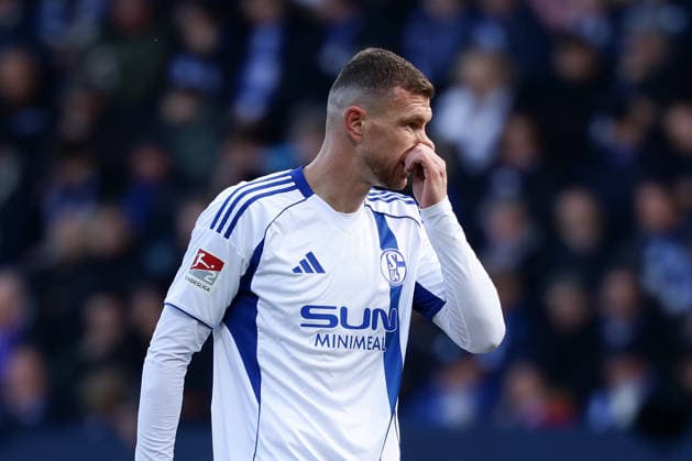 Bochum, Germany, 31.01.26, Edin Dzeko (FC Schalke 04) gestikuliert, während des Spiels der 2. Bundesliga zwischen VfL 1848 Bochum - FC Schalke 04 im Vonovia Ruhrstadion in Bochum. (Photo by Joachim Bywaletz) DFB DFL REGULATIONS PROHIBIT ANY USE OF PHOTOGRAPHS AS IMAGE SEQUENCES AND OR QUASI-VIDEO.
