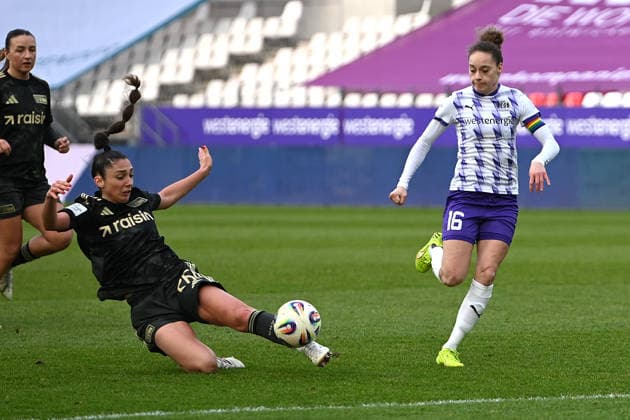 Amber Tysiak Google Pixel Frauen Bundesliga SGS Essen Union Berlin 31.01.2026 Rettungsaktion von Amber Tysiak (Union Berlin), Google Pixel Frauen Bundesliga, 16. Spieltag, SGS Essen gegen Union Berlin am 31. Januar 2026 im Stadion an der Hafenstraße, Essen. Endstand 2:4 vor 1.502 Zuschauern