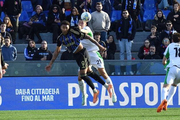 CALCIO - Serie A - Pisa SC vs US Sassuolo Henrik Wendel Meister (Pisa) Jay Noah Idzes (Sassuolo) during Pisa SC vs US Sassuolo, Italian soccer Serie A match in Pisa, Italy, January 31 2026 Pisa Italy  Copyright: xIPAxSport ABACAx