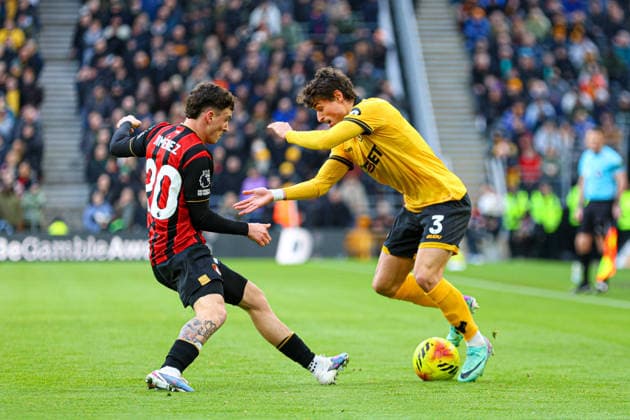 Hugo Bueno (3 Wolves) on the ball during the Premier League football match between Wolverhampton Wanderers and Bournemouth at Molineux stadium in Wolverhampton, England Copyright: xNataliexMincher SPPx Sportspressphoto_SPR87270