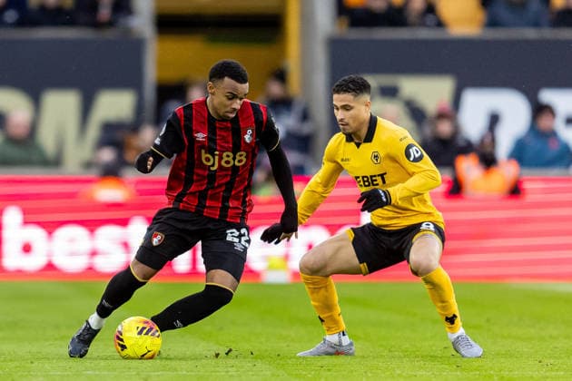 Wolverhampton Wanderers v Bournemouth, Premier League Bournemouth forward Eli Junior Kroupi (22) in action during the Premier League match between Wolverhampton Wanderers and Bournemouth at Molineux, Wolverhampton, UK on 31 January 2026. Wolverhampton Molineux West Midlands UK Editorial use only DataCo restrictions apply See www.football-dataco.com , Copyright: xManjitxNarotrax PSI-23661-0026