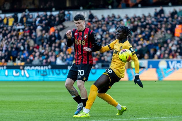 Wolverhampton Wanderers v Bournemouth, Premier League Bournemouth defender Alex Jimenez (20) battles for possession during the Premier League match between Wolverhampton Wanderers and Bournemouth at Molineux, Wolverhampton, UK on 31 January 2026. Wolverhampton Molineux West Midlands UK Editorial use only DataCo restrictions apply See www.football-dataco.com , Copyright: xManjitxNarotrax PSI-23661-0033