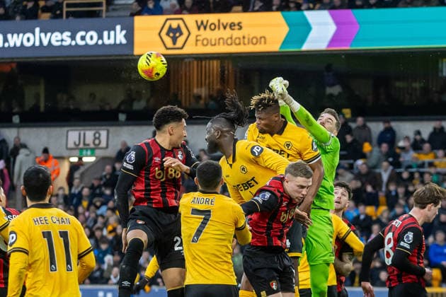 Wolverhampton Wanderers v Bournemouth, Premier League Wolverhampton Wanderers defender Emmanuel Agbadou (12) heads the ball during the Premier League match between Wolverhampton Wanderers and Bournemouth at Molineux, Wolverhampton, UK on 31 January 2026. Wolverhampton Molineux West Midlands UK Editorial use only DataCo restrictions apply See www.football-dataco.com , Copyright: xManjitxNarotrax PSI-23661-0034