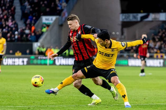 Wolverhampton Wanderers v Bournemouth, Premier League Wolverhampton Wanderers forward Hwang Hee-Chan (11) battles for possession Bournemouth defender Adrien Truffert (3) during the Premier League match between Wolverhampton Wanderers and Bournemouth at Molineux, Wolverhampton, UK on 31 January 2026. Wolverhampton Molineux West Midlands UK Editorial use only DataCo restrictions apply See www.football-dataco.com , Copyright: xManjitxNarotrax PSI-23661-0037