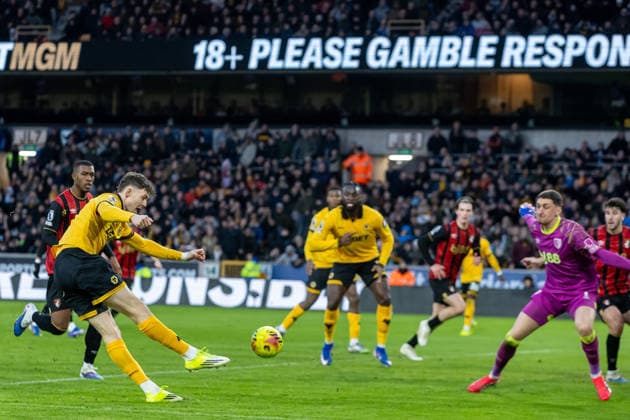 Wolverhampton Wanderers v Bournemouth, Premier League Wolverhampton Wanderers forward Jorgen Strand Larsen (9) shoots at goal during the Premier League match between Wolverhampton Wanderers and Bournemouth at Molineux, Wolverhampton, UK on 31 January 2026. Wolverhampton Molineux West Midlands UK Editorial use only DataCo restrictions apply See www.football-dataco.com , Copyright: xManjitxNarotrax PSI-23661-0039