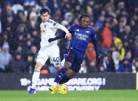Leeds, England, 31st January 2026. Facundo Buonanotte of Leeds United and Eberechi Eze of Arsenal during the Leeds United vs Arsenal Premier League match at Elland Road, Leeds. Picture credit should read: Jessica Hornby Sportimage EDITORIAL USE ONLY. No use with unauthorised audio, video, data, fixture lists, club league logos or live services. Online in-match use limited to 120 images, no video emulation. No use in betting, games or single club league player publications. SPI_075_JH_LEEDS_ARSENAL SPI-4494-0078