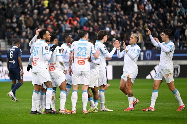 Paris FC v Olympique de Marseille - Ligue 1 McDonald s 2025 2026 97 Pierre-Emerick AUBAMEYANG (om) - 21 Nayef AGUERD (om) during the Ligue 1 McDonald s match between Paris FC and Marseille at Stade Jean Bouin on January 31, 2026 in Paris, France. Paris France  Copyright: xFEPx 776348267