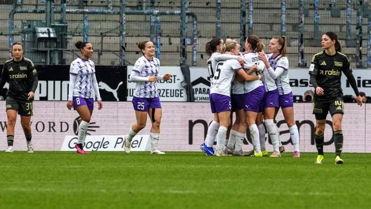 Frauenfussball in Essen ** NUR FÜR REDAKTIONELLE ZWECKE ** EDITORIAL USE ONLY **<p>Paulina Platner schießt die SGS Essen zur Führung gegen den 1. FC Union Berlin. Das Spiel SGS Essen gegen 1. FC Union Berlin endete am 31.01. 2026 mit 2:4 im Stadion Essen an der Hafenstraße 97a. Michael Gohl FUNKE Foto Services< p> Deutschland Nordrhein-Westfalen Essen Copyright: MichaelxGohl