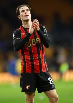 Alex Scott of AFC Bournemouth applauds the fans Wolverhampton Wanderers v AFC Bournemouth, Premier League, Football, Molineux, Wolverhampton, UK - 31 Jan 2026Wolverhampton Molineux United Kingdom EDITORIAL USE ONLY No use with unauthorised audio, video, data, fixture lists, club league logos or live services. Online in-match use limited to 120 images, no video emulation. No use in betting, games or single club league player publications. Copyright: xMichaelxZemanek Shutterstockx 16496747ak