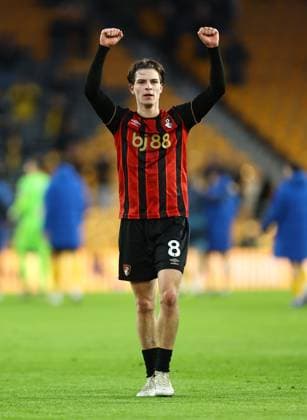 Alex Scott of AFC Bournemouth acknowledges the fans Wolverhampton Wanderers v AFC Bournemouth, Premier League, Football, Molineux, Wolverhampton, UK - 31 Jan 2026Wolverhampton Molineux United Kingdom EDITORIAL USE ONLY No use with unauthorised audio, video, data, fixture lists, club league logos or live services. Online in-match use limited to 120 images, no video emulation. No use in betting, games or single club league player publications. Copyright: xMichaelxZemanek Shutterstockx 16496747ao