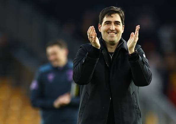 Andoni Iraola manager of AFC Bournemouth applauds the fans Wolverhampton Wanderers v AFC Bournemouth, Premier League, Football, Molineux, Wolverhampton, UK - 31 Jan 2026Wolverhampton Molineux United Kingdom EDITORIAL USE ONLY No use with unauthorised audio, video, data, fixture lists, club league logos or live services. Online in-match use limited to 120 images, no video emulation. No use in betting, games or single club league player publications. Copyright: xMichaelxZemanek Shutterstockx 16496747an
