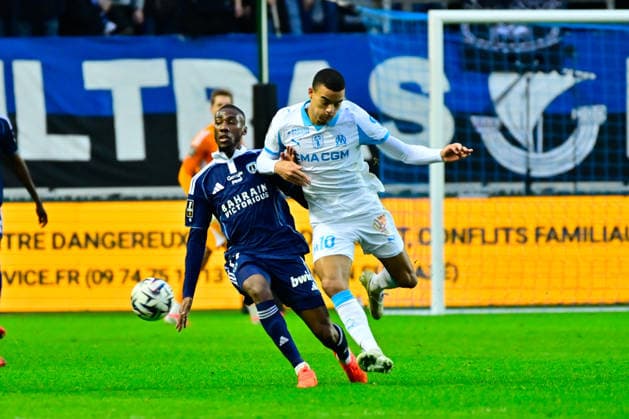 FOOTBALL : Paris FC vs Marseille - Ligue 1 - 31 01 2026 Alimami GORY ( 7 - PFC ) and Mason Greenwood ( 10 - Olympique Marseille ) during the Ligue 1 match between Paris FC and Olympique de Marseille at Stade Jean Bouin on January 31, 2026 in Paris, France. ( Photo by Federico Pestellini PsnewZ ) - ParisFrance  Copyright: xFedericoxPestellinix