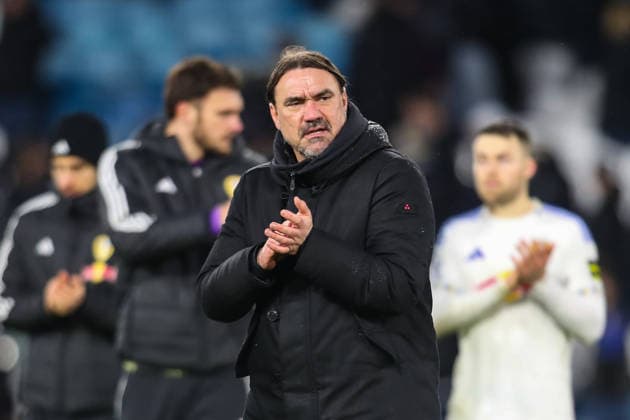Leeds United v Arsenal, Premier League Daniel Farke Manager Of Leeds United applauds the fans during the Leeds United v Arsenal Premier League match at Elland Road, Leeds, England on 31 January 2026 Credit: Lee Keuneke Every Second Media Editorial use only. All images are copyright Every Second Media Limited. No images may be reproduced without prior permission. All rights reserved. Premier League and Football League images are subject to licensing agreements with Football DataCo Limited. see https: www.football-dataco.com Copyright: xIMAGO EveryxSecondxMediax ESM-1781-0076 LeexKeunekex xEveryxSecondxMediax