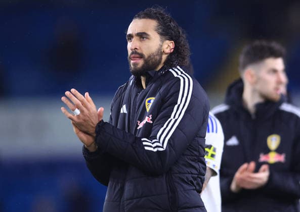 Leeds, England, 31st January 2026. Dominic Calvert-Lewin of Leeds United claps the fans during the Leeds United vs Arsenal Premier League match at Elland Road, Leeds. Picture credit should read: Jessica Hornby Sportimage EDITORIAL USE ONLY. No use with unauthorised audio, video, data, fixture lists, club league logos or live services. Online in-match use limited to 120 images, no video emulation. No use in betting, games or single club league player publications. SPI_087_JH_LEEDS_ARSENAL SPI-4494-0084