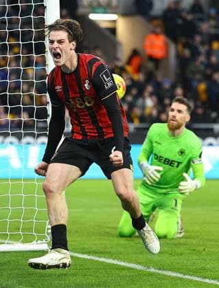 Alex Scott of AFC Bournemouth celebrates scoring their sides second goal Wolverhampton Wanderers v AFC Bournemouth, Premier League, Football, Molineux, Wolverhampton, UK - 31 Jan 2026Wolverhampton Molineux United Kingdom EDITORIAL USE ONLY No use with unauthorised audio, video, data, fixture lists, club league logos or live services. Online in-match use limited to 120 images, no video emulation. No use in betting, games or single club league player publications. Copyright: xMichaelxZemanek Shutterstockx 16496747ax