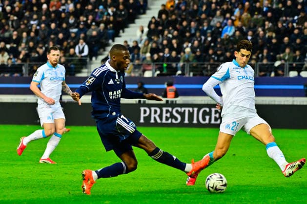 FOOTBALL : Paris FC vs Marseille - Ligue 1 - 31 01 2026 Adama CAMARA ( 17 - PFC ) and NAYEF AGUERD ( 21 - Olympique Marseille ) during the Ligue 1 match between Paris FC and Olympique de Marseille at Stade Jean Bouin on January 31, 2026 in Paris, France. ( Photo by Federico Pestellini PsnewZ ) - ParisFrance  Copyright: xFedericoxPestellinix