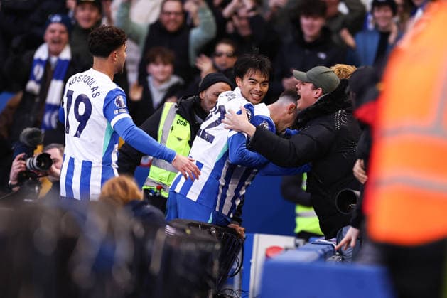 Brighton and Hove Albion v Everton 31 January 2026, Brighton - Premier League Football - Brighton and Hove Albion v Everton - Pascal Gross of Brighton & Hove Albion celebrates their first goal with the fans - Photo: Jacques Feeney Offside. Brighton UK Copyright: xJacquesxFeeneyx xOffsidexOffside
