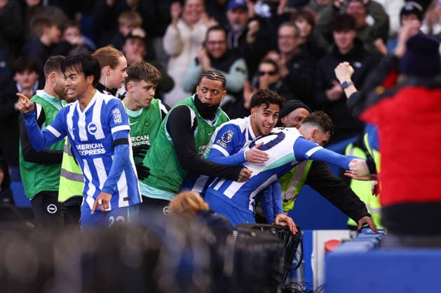 Brighton and Hove Albion v Everton 31 January 2026, Brighton - Premier League Football - Brighton and Hove Albion v Everton - Pascal Gross of Brighton & Hove Albion celebrates their first goal with the fans - Photo: Jacques Feeney Offside. Brighton UK Copyright: xJacquesxFeeneyx xOffsidexOffside
