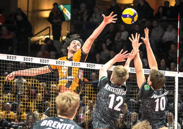 31.01.2026, xlakx, Volleyball 1.Bundesliga Herren, BR Volleys - FT 1844 Freiburg v.l.Nolan Flexen (BR Volleys), Liam Kristjanson (FT 1844 Freiburg), Marco Frohberg (FT 1844 Freiburg) Block am Netz Berlin