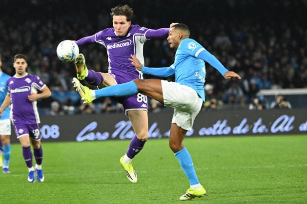 Giovanni Fabbian of ACF Fiorentina competes for the ball with 5 Juan Jesus of SSC Napoli during Serie A Enelive match between SSC Napoli vs ACF Fiorentina:Danilo Gemito Live Photo  Copyright: xDaniloxGemito IPAxSportx xipa-agency.netx xx IPA_70800441 IPA_Agency_IPA70800441