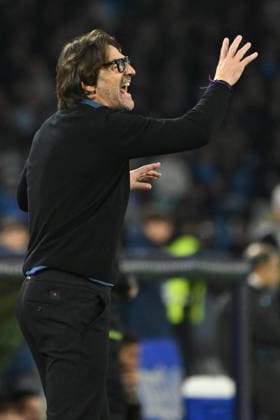 Paolo Vanoli of ACF Fiorentina gestures during Serie A Enelive match between SSC Napoli vs ACF Fiorentina:Danilo Gemito Live Photo  Copyright: xDaniloxGemito IPAxSportx xipa-agency.netx xx IPA_70800461 IPA_Agency_IPA70800461