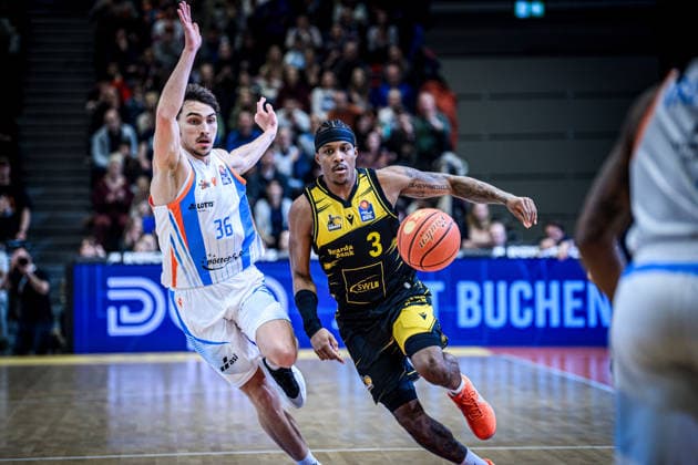 easycredit BBL Basketball Bundesliga 2025 2026 18. Spieltag 31.01.2026 Science City Jena vs MHP RIESEN Ludwigsburg v.re. am Ball Stefan Smith (Ludwigsburg) gegen Kristofer Krause (Jena) Sparkassen Arena