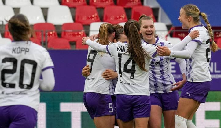 Frauenfussball in Essen ** NUR FÜR REDAKTIONELLE ZWECKE ** EDITORIAL USE ONLY **<p>Paulina Platner schießt die SGS Essen zur Führung gegen den 1. FC Union Berlin. Das Spiel SGS Essen gegen 1. FC Union Berlin endete am 31.01. 2026 mit 2:4 im Stadion Essen an der Hafenstraße 97a. Michael Gohl FUNKE Foto Services< p> Deutschland Nordrhein-Westfalen Essen Copyright: MichaelxGohl