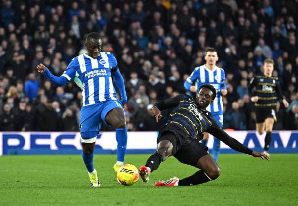 Yankuba Minteh of Brighton loses out t0 Tim Iroegbunam of Everton during the Premier League match between Brighton and Hove Albion and Everton at the American Express Stadium, Brighton UK - Saturday 31st January 2026 Brighton v Everton Premier League Football, Amex Stadium, Sussex, UK - 31 Jan 2026Brighton Amex Stadium Sussex United Kingdom Editorial use only. No merchandising. For Football images FA and Premier League restrictions apply inc. no internet mobile usage without FAPL license - for details contact Football Dataco  Copyright: xLizxFinlayson TPI Shutterstockx 16497437be