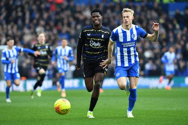 Brighton and Hove Albion v Everton, Premier League Thierno Barry Forward of Everton FC and Jan Paul van Hecke Defender of Brighton and Hove Albion in action during the Premier League match between Brighton and Hove Albion and Everton at the American Express Stadium, Brighton and Hove, UK on 31 January 2026. Brighton and Hove American Express Stadium East Sussex UK Editorial use only DataCo restrictions apply See www.football-dataco.com , Copyright: xJeffxMoodx PSI-23658-0063