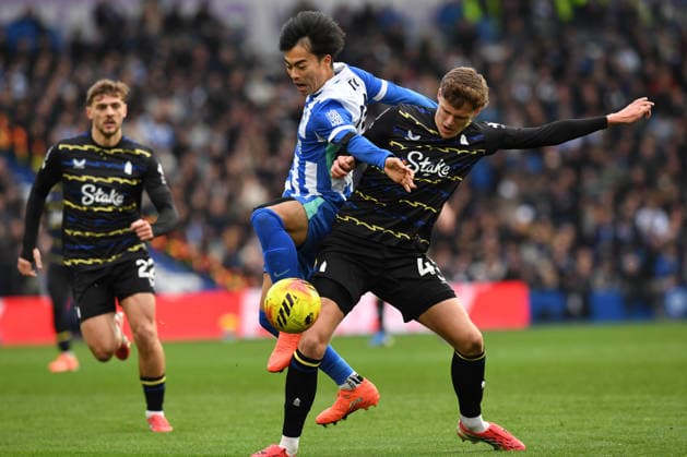 Brighton and Hove Albion v Everton, Premier League Kaoru Mitoma Midfielder of Brighton and Hove Albion and Harrison Armstrong Midfielder of Everton FC in action during the Premier League match between Brighton and Hove Albion and Everton at the American Express Stadium, Brighton and Hove, UK on 31 January 2026. Brighton and Hove American Express Stadium East Sussex UK Editorial use only DataCo restrictions apply See www.football-dataco.com , Copyright: xJeffxMoodx PSI-23658-0065