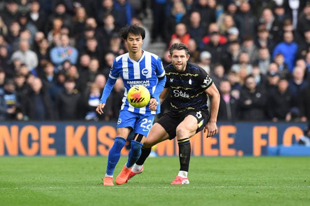 Brighton and Hove Albion v Everton, Premier League Kaoru Mitoma Midfielder of Brighton and Hove Albion and James Tarkowski Defender of Everton FC in action during the Premier League match between Brighton and Hove Albion and Everton at the American Express Stadium, Brighton and Hove, UK on 31 January 2026. Brighton and Hove American Express Stadium East Sussex UK Editorial use only DataCo restrictions apply See www.football-dataco.com , Copyright: xJeffxMoodx PSI-23658-0073