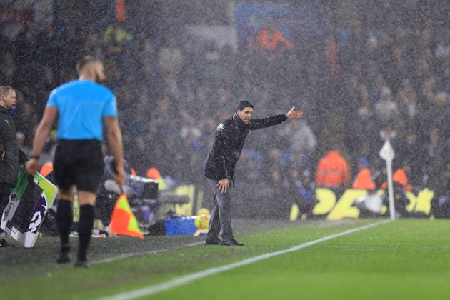 Football - Premier League - Leeds United v Arsenal 31st January 2026 - Premier League - Leeds United v Arsenal - Arsenal manager Mikel Arteta gestures in the rain - Photo: Simon Stacpoole Offside. Leeds UK Copyright: xSimonxStacpoolexOffside