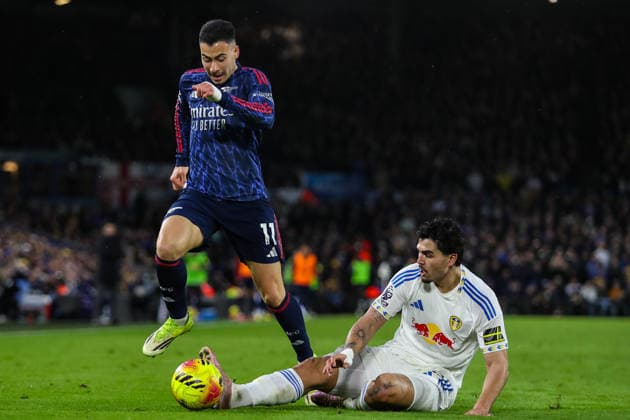 Leeds United v Arsenal, Premier League Pascal Struijk Of Leeds United Slide Tackles Gabriel Martinelli Of Arsenal during the Leeds United v Arsenal Premier League match at Elland Road, Leeds, England on 31 January 2026 Credit: Lee Keuneke Every Second Media Editorial use only. All images are copyright Every Second Media Limited. No images may be reproduced without prior permission. All rights reserved. Premier League and Football League images are subject to licensing agreements with Football DataCo Limited. see https: www.football-dataco.com Copyright: xIMAGO EveryxSecondxMediax ESM-1781-0106 LeexKeunekex xEveryxSecondxMediax