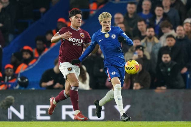 Chelsea v West Ham United, Premier League Alejandro Garnacho of Chelsea under pressure from Mateus Fernandes of West Ham United during the Chelsea v West Ham United Premier League match at Stamford Bridge, London, England on 31 January 2026 Credit: Dylan Hepworth Every Second Media Editorial use only. All images are copyright Every Second Media Limited. No images may be reproduced without prior permission. All rights reserved. Premier League and Football League images are subject to licensing agreements with Football DataCo Limited. see https: www.football-dataco.com Copyright: xIMAGO EveryxSecondxMediax ESM-1782-0026 DylanxHepworthx xEveryxSecondxMediax