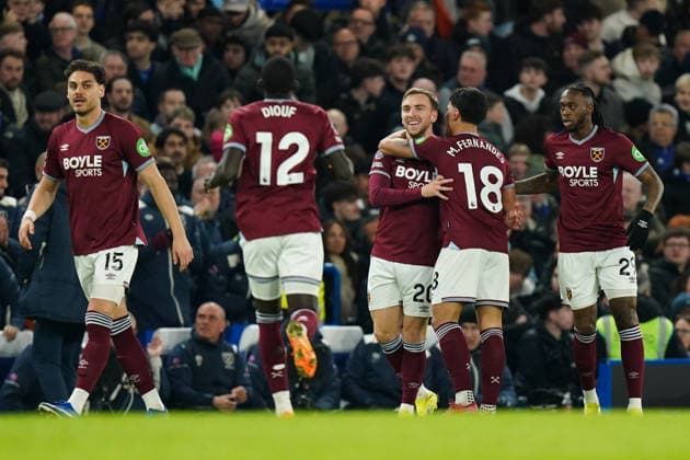 Chelsea v West Ham United, Premier League Jarrod Bowen of West Ham United celebrating his goal to make it 0-1 during the Chelsea v West Ham United Premier League match at Stamford Bridge, London, England on 31 January 2026 Credit: Dylan Hepworth Every Second Media Editorial use only. All images are copyright Every Second Media Limited. No images may be reproduced without prior permission. All rights reserved. Premier League and Football League images are subject to licensing agreements with Football DataCo Limited. see https: www.football-dataco.com Copyright: xIMAGO EveryxSecondxMediax ESM-1782-0031 DylanxHepworthx xEveryxSecondxMediax