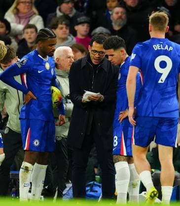 Chelsea manager Liam Rosenior with notes for his players in the 23rd minute Chelsea v West Ham United, Premier League, Football, Stamford Bridge, London, UK - 31 Jan 2026London Stamford Bridge United Kingdom EDITORIAL USE ONLY No use with unauthorised audio, video, data, fixture lists, club league logos or live services. Online in-match use limited to 120 images, no video emulation. No use in betting, games or single club league player publications. Copyright: xJavierxGarcia Shutterstockx 16496749j