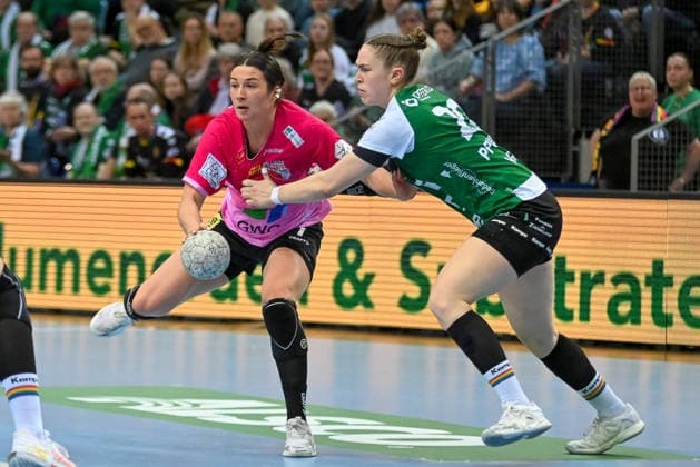 Engelina Molenaar (SV Union Halle-Neustadt, 07) gegen Ariane Pfundstein (VfL Oldenburg, 20) VfL Oldenburg vs. SV Union Halle-Neustadt, ALSCO Handball Bundesliga Frauen, 15. Spieltag, Saison 2025 2026, 31.01.2026, VfL Oldenburg vs. SV Union Halle-Neustadt, ALSCO Handball Bundesliga Frauen, 15. Spieltag, Saison 2025 2026, 31.01.2026 Oldenburg Copyright: xEibner-Pressefoto RobertxGertzenx EP_RGN