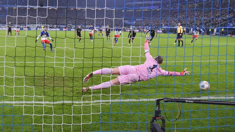 31.01.2026, xblx, Fussball 1.Bundesliga, Hamburger SV - FC Bayern München v.l. Fabio Vieira (Hamburg, HSV, Hamburger SV), Goal scored, Tor zum 1:0, Manuel Neuer (FC Bayern Muenchen) (DFL DFB REGULATIONS PROHIBIT ANY USE OF PHOTOGRAPHS as IMAGE SEQUENCES and or QUASI-VIDEO) Hamburg *** 31 01 2026, xblx, Football 1 Bundesliga, Hamburger SV FC Bayern München v l Fabio Vieira Hamburg, HSV, Hamburger SV , Goal scored, Goal to 1 0, Manuel Neuer FC Bayern Muenchen DFL DFB REGULATIONS PROHIBIT ANY USE OF PHOTOGRAPHS as IMAGE SEQUENCES and or QUASI VIDEO Hamburg