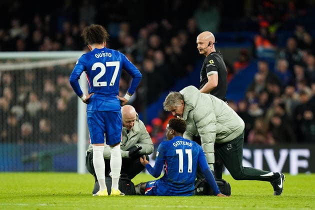 Chelsea v West Ham United, Premier League Jamie Gittens of Chelsea down injured during the Chelsea v West Ham United Premier League match at Stamford Bridge, London, England on 31 January 2026 Credit: Dylan Hepworth Every Second Media Editorial use only. All images are copyright Every Second Media Limited. No images may be reproduced without prior permission. All rights reserved. Premier League and Football League images are subject to licensing agreements with Football DataCo Limited. see https: www.football-dataco.com Copyright: xIMAGO EveryxSecondxMediax ESM-1782-0037 DylanxHepworthx xEveryxSecondxMediax