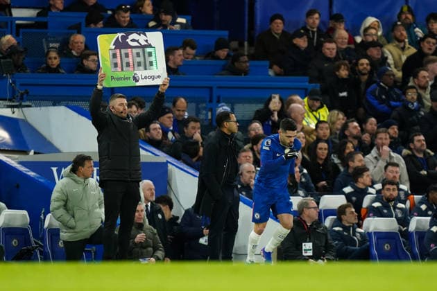 Chelsea v West Ham United, Premier League Pedro Neto of Chelsea being subbed on for the injured Jamie Gittens of Chelsea during the Chelsea v West Ham United Premier League match at Stamford Bridge, London, England on 31 January 2026 Credit: Dylan Hepworth Every Second Media Editorial use only. All images are copyright Every Second Media Limited. No images may be reproduced without prior permission. All rights reserved. Premier League and Football League images are subject to licensing agreements with Football DataCo Limited. see https: www.football-dataco.com Copyright: xIMAGO EveryxSecondxMediax ESM-1782-0040 DylanxHepworthx xEveryxSecondxMediax