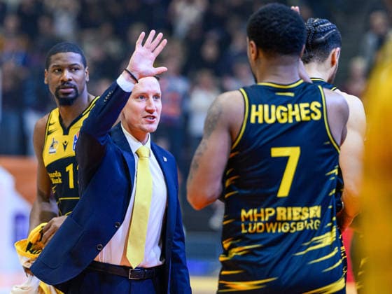 Mikko, Riipinen (Trainer, MHP Riesen Ludwigsburg), Elijah, Hughes (Forward, MHP Riesen Ludwigsburg, 7), Yorman, Polas Bartolo (Forward, MHP Riesen Ludwigsburg, 13) GER, Science City Jena gegen MHP Riesen Ludwigsburg, easyCredit Basketball Bundesliga, 18.Spieltag, Saison 2025 2026, 31.01.2026 GER, Science City Jena gegen MHP Riesen Ludwigsburg, easyCredit Basketball Bundesliga, 18.Spieltag, Saison 2025 2026, 31.01.2026 Jena Copyright: xEibner-Pressefoto MartinxHerbstx EP_MHT