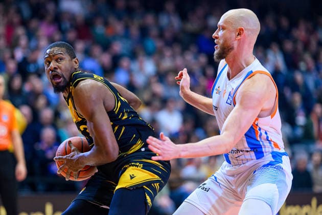 Yorman, Polas Bartolo (Forward, MHP Riesen Ludwigsburg, 13), Robin, Christen (Forward, Science City Jena, 8) GER, Science City Jena gegen MHP Riesen Ludwigsburg, easyCredit Basketball Bundesliga, 18.Spieltag, Saison 2025 2026, 31.01.2026 GER, Science City Jena gegen MHP Riesen Ludwigsburg, easyCredit Basketball Bundesliga, 18.Spieltag, Saison 2025 2026, 31.01.2026 Jena Copyright: xEibner-Pressefoto MartinxHerbstx EP_MHT