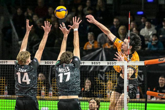 31.01.2026, xlakx, Volleyball 1.Bundesliga Herren, BR Volleys - FT 1844 Freiburg v.l.Charles Figy (FT 1844 Freiburg), Nolan Flexen (BR Volleys) Angriff Berlin