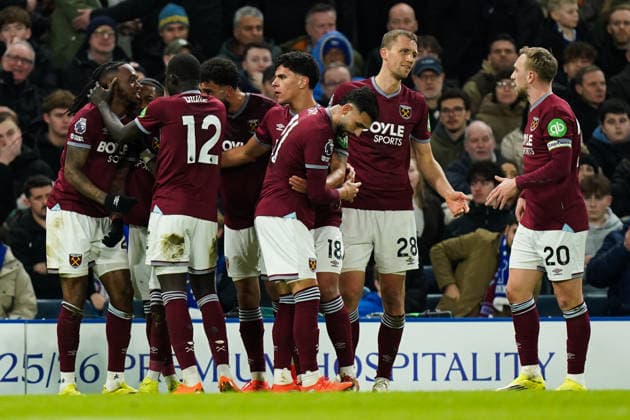 Chelsea v West Ham United, Premier League Crysencio Summerville of West Ham United celebrating his goal to make it 0-2 during the Chelsea v West Ham United Premier League match at Stamford Bridge, London, England on 31 January 2026 Credit: Dylan Hepworth Every Second Media Editorial use only. All images are copyright Every Second Media Limited. No images may be reproduced without prior permission. All rights reserved. Premier League and Football League images are subject to licensing agreements with Football DataCo Limited. see https: www.football-dataco.com Copyright: xIMAGO EveryxSecondxMediax ESM-1782-0044 DylanxHepworthx xEveryxSecondxMediax