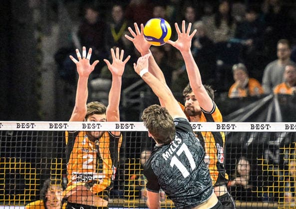 31.01.2026, xlakx, Volleyball 1.Bundesliga Herren, BR Volleys - FT 1844 Freiburg v.l.Matthew Knigge (BR Volleys), Milles (FT 1844 Freiburg), Jake Hanes (BR Volleys) Block, Berlin