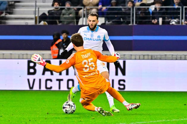 FOOTBALL : Paris FC vs Marseille - Ligue 1 - 31 01 2026 Amine Gouiri ( 9 - Olympique Marseille ) and Kevin Trapp ( 35 - PFC ) during the Ligue 1 match between Paris FC and Olympique de Marseille at Stade Jean Bouin on January 31, 2026 in Paris, France. ( Photo by Federico Pestellini PsnewZ ) - ParisFrance  Copyright: xFedericoxPestellinix
