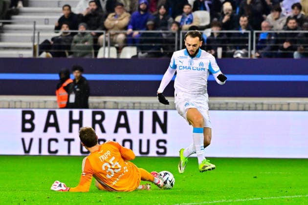 FOOTBALL : Paris FC vs Marseille - Ligue 1 - 31 01 2026 Amine Gouiri ( 9 - Olympique Marseille ) and Kevin Trapp ( 35 - PFC ) during the Ligue 1 match between Paris FC and Olympique de Marseille at Stade Jean Bouin on January 31, 2026 in Paris, France. ( Photo by Federico Pestellini PsnewZ ) - ParisFrance  Copyright: xFedericoxPestellinix