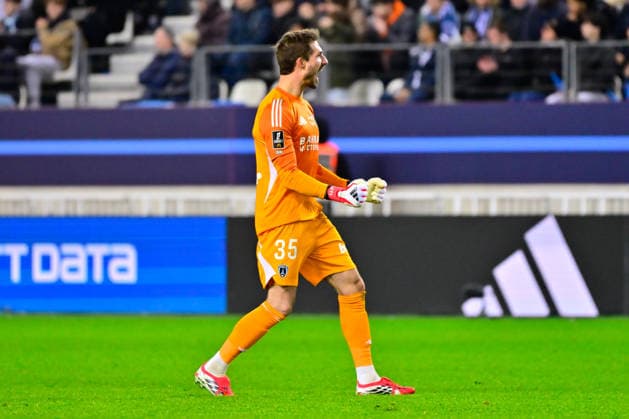 FOOTBALL : Paris FC vs Marseille - Ligue 1 - 31 01 2026 Kevin Trapp ( 35 - PFC ) celebrates during the Ligue 1 match between Paris FC and Olympique de Marseille at Stade Jean Bouin on January 31, 2026 in Paris, France. ( Photo by Federico Pestellini PsnewZ ) - ParisFrance  Copyright: xFedericoxPestellinix