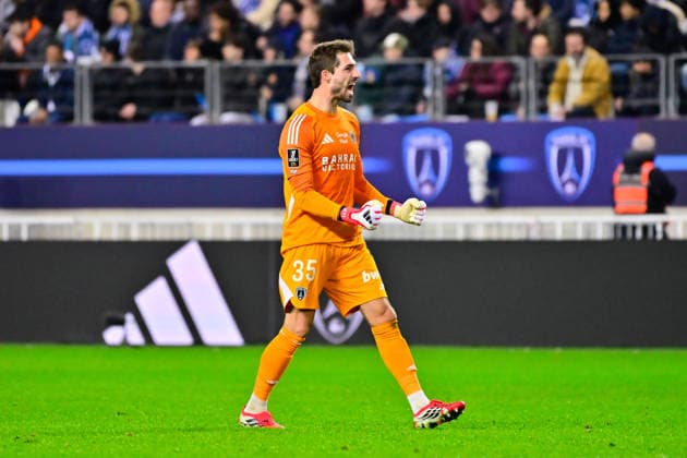 FOOTBALL : Paris FC vs Marseille - Ligue 1 - 31 01 2026 Kevin Trapp ( 35 - PFC ) celebrates during the Ligue 1 match between Paris FC and Olympique de Marseille at Stade Jean Bouin on January 31, 2026 in Paris, France. ( Photo by Federico Pestellini PsnewZ ) - ParisFrance  Copyright: xFedericoxPestellinix